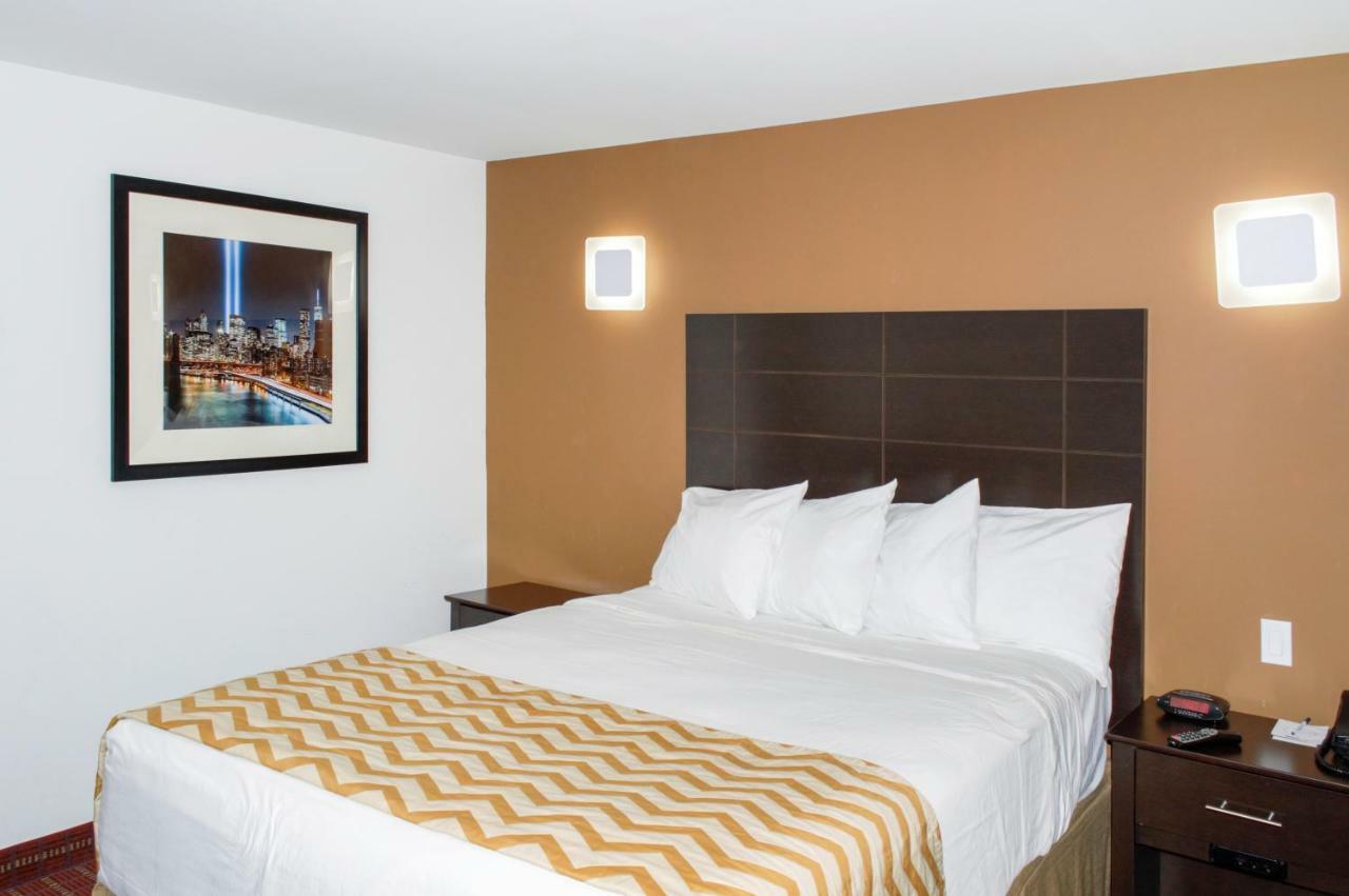 Travelodge By Wyndham Manhasset