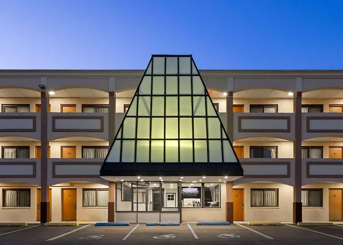 Travelodge By Wyndham Manhasset