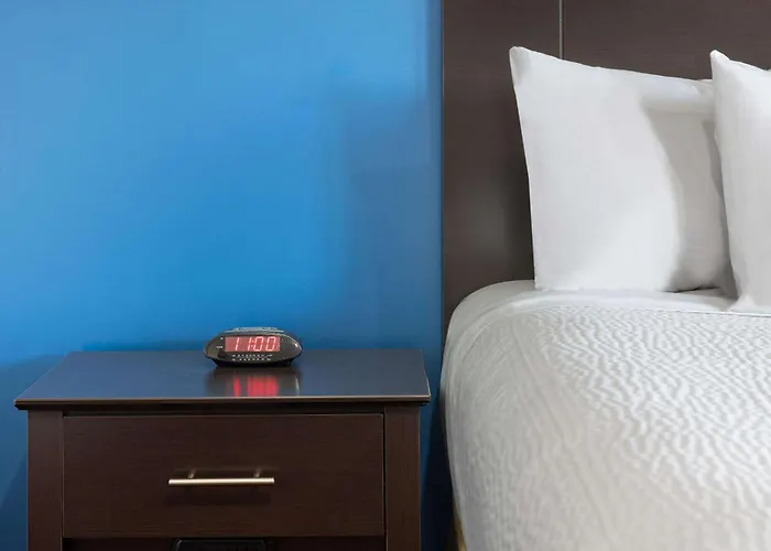 Travelodge By Wyndham Manhasset