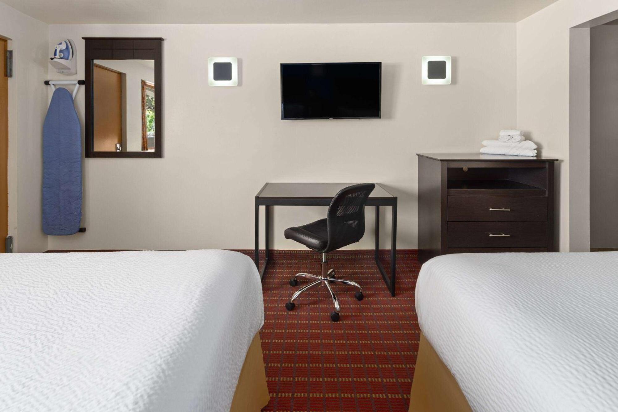 Travelodge By Wyndham Lodge *