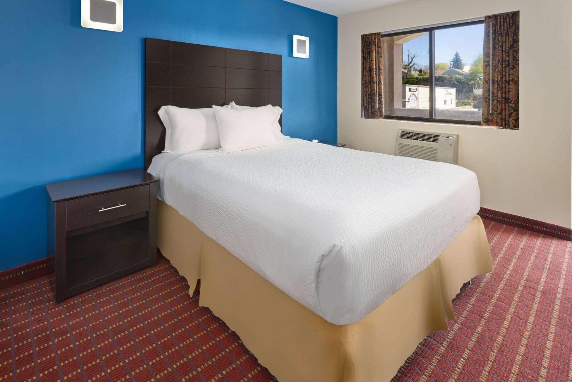 Travelodge By Wyndham Lodge Manhasset