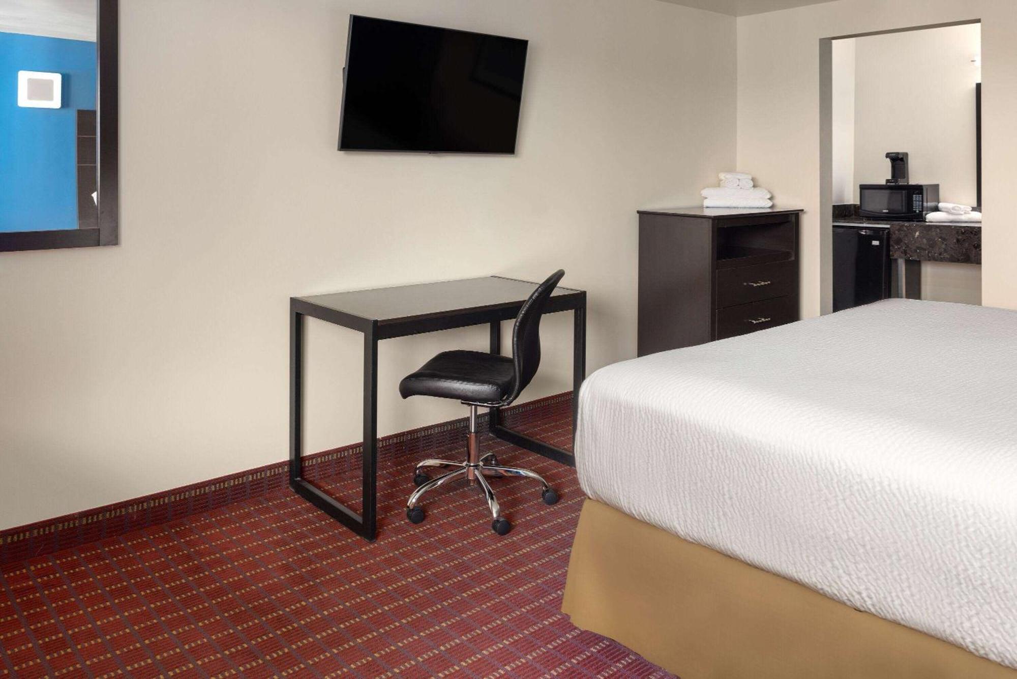 Travelodge By Wyndham Lodge Manhasset