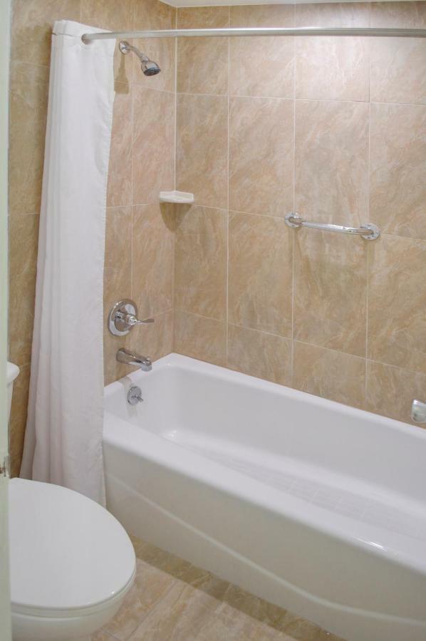 Travelodge By Wyndham * Manhasset